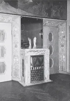 Der Kamin in der Eingangshalle in einer historischen Aufnahme