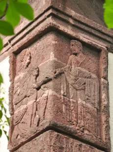 Steinrelief, der Meister belohnt den Sohn der Witwe