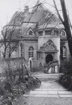 Das Eingangsportal an der Nordseite um 1911